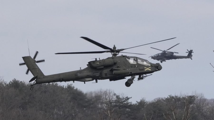 Suspension lifted for Apache helicopter pilots who flew over beaches on July 4