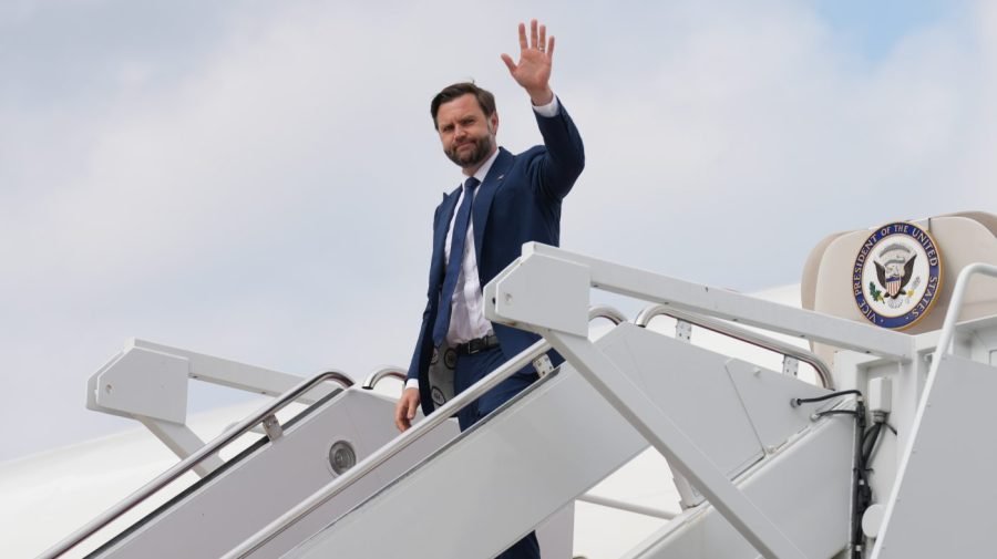 Former Trump staffer: Vance ‘set up’ as ‘fall guy’ for Iran deal