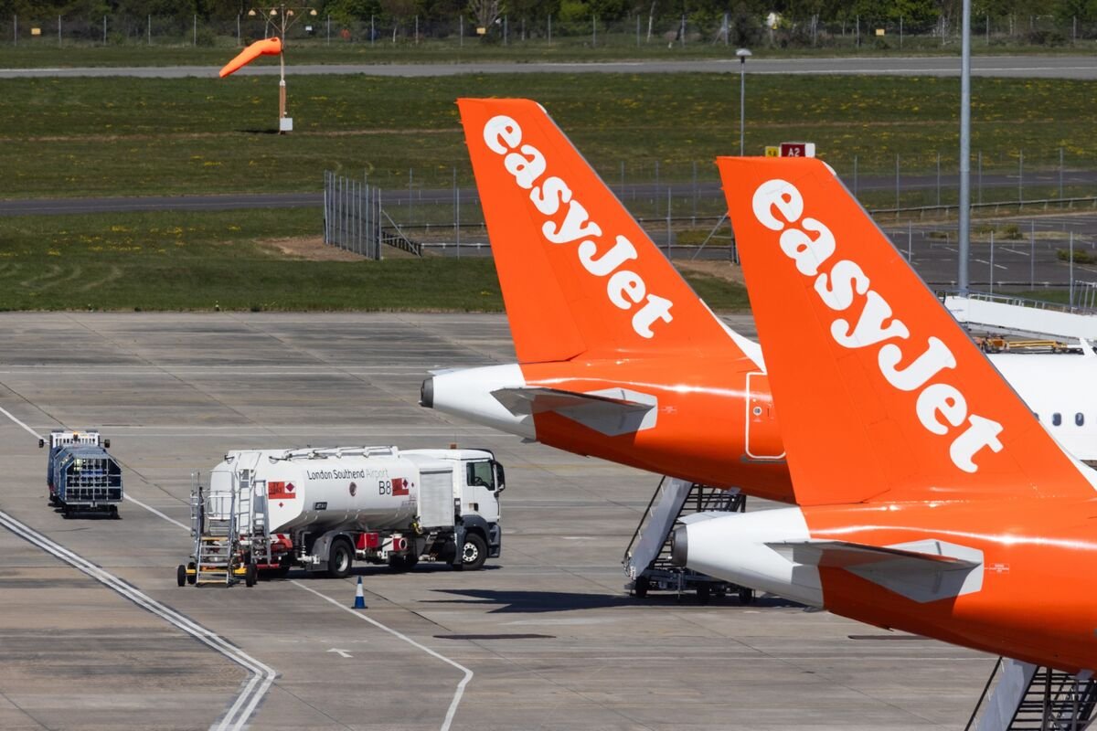 Apollo Outmaneuvers Castlelake in £5.7bn easyJet Takeover